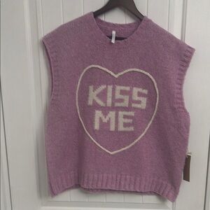 Dreamers Lavender Pink Knit Vest with Cream 'KISS ME' Heart